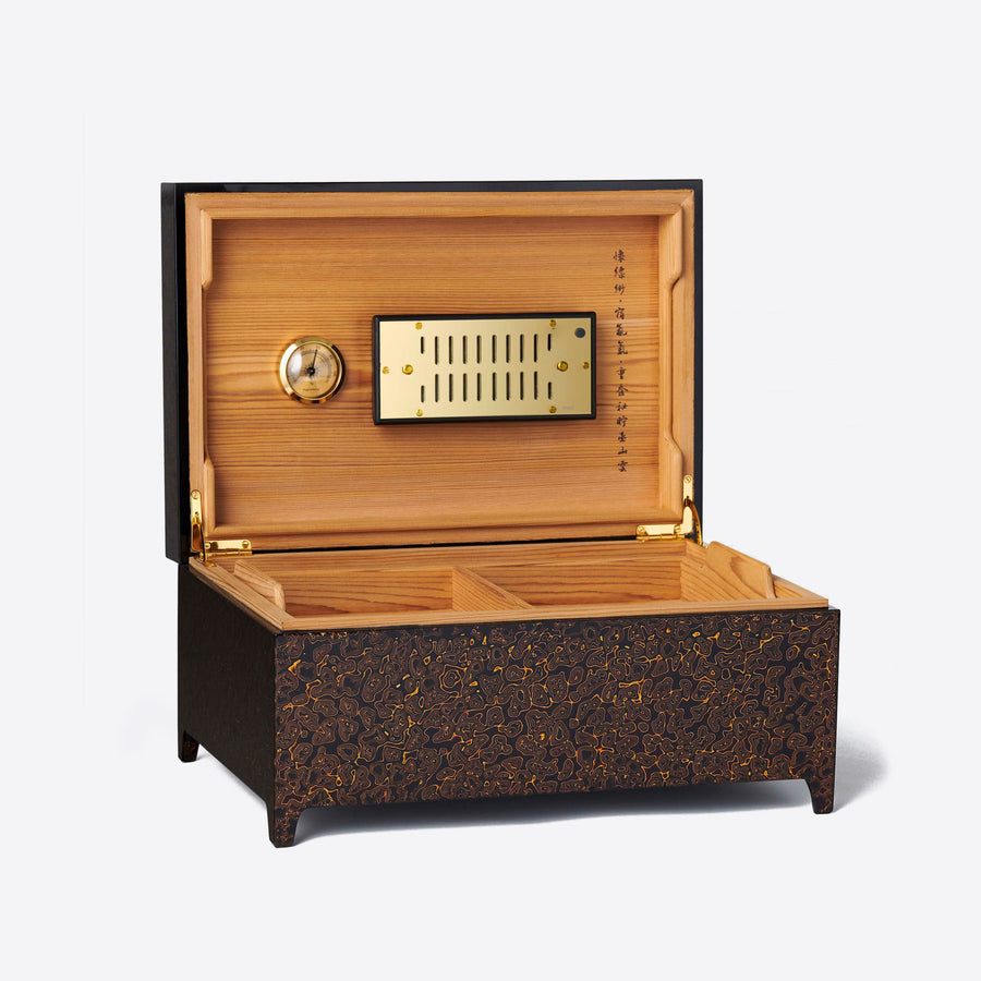 Xipi Lacquer and Cedar Humidor, Black and Gold